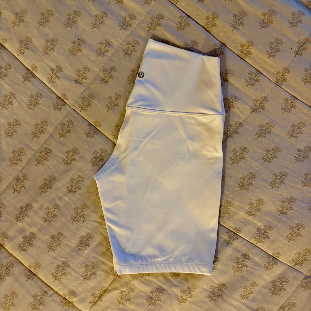 Lululemon White Align High Rise Short size 6